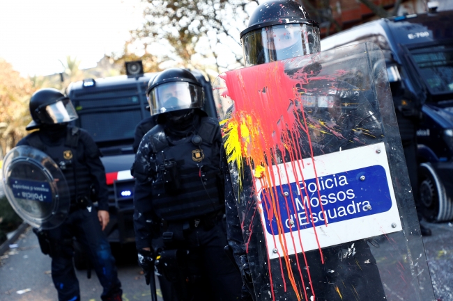 İspanya karşıtı gösteriler Barselona'da hayatı felce uğrattı