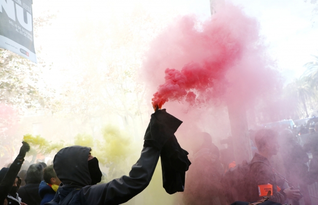 İspanya karşıtı gösteriler Barselona'da hayatı felce uğrattı