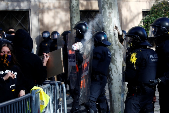 İspanya karşıtı gösteriler Barselona'da hayatı felce uğrattı