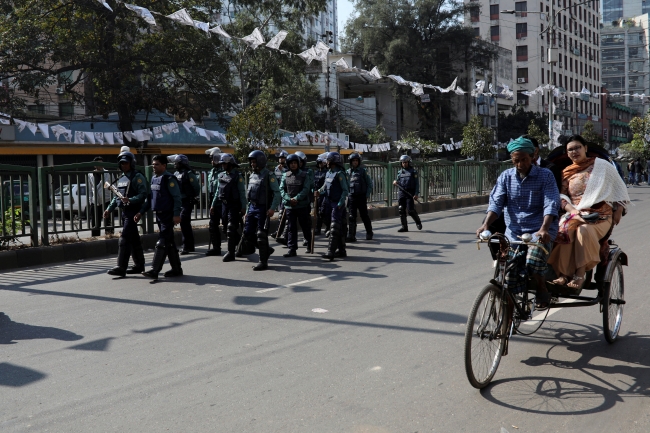 Bangladeş'te seçimler şiddet olaylarının gölgesinde tamamlandı