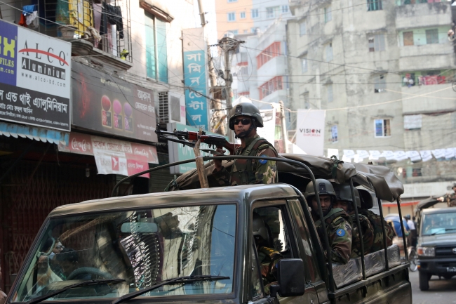 Bangladeş'te seçimler şiddet olaylarının gölgesinde tamamlandı