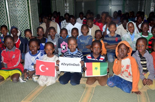 Senegalli öğrenciler Türk askeri için dua etti