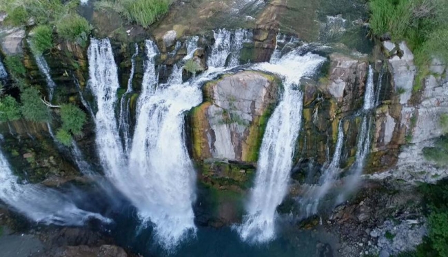 Fotoğrafta Uzundere ilçesinin doğal güzelliklerinden Tortum Şelalesi yer alıyor. Türkiye'nin en uzun cam terası yapılıyor