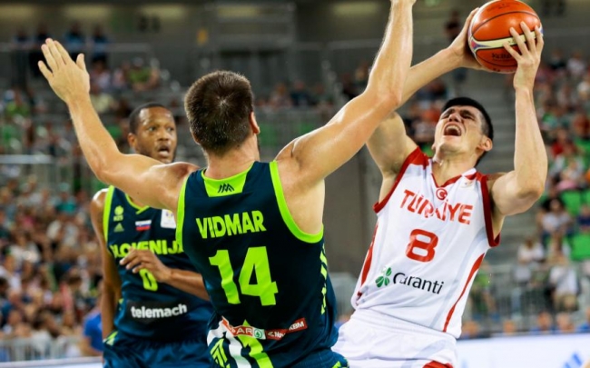 A Milli Erkek Basketbol Takımı'ndan önemli galibiyet