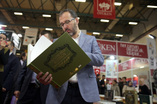 Bakan Kasapoğlu: Gençlerimizin kitaba olan ilgisi bizi ümitlendiriyor