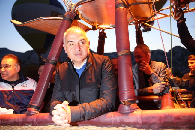 Kültür ve Turizm Bakanı Ersoy Kapadokya'yı kuş bakışı izledi