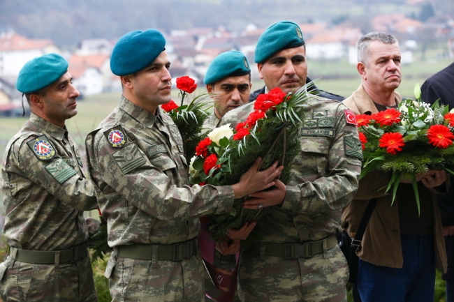 Bosna Hersek'teki Türk Şehitliğinde anma töreni