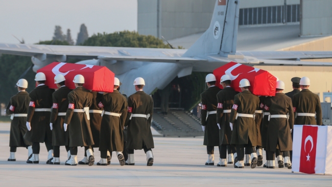 İzmir'de şehit askerler için tören düzenlendi