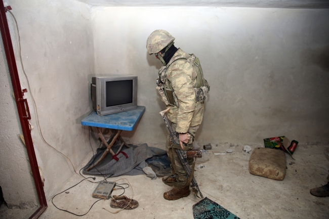 Zeytin Dalı Harekatı'nda ortaya çıkarılan 300 metrelik tünel görüntülendi