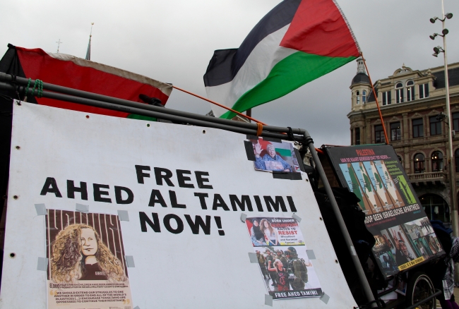 Hollanda'da onlarca kişi Filistin'in cesur kızı için toplandı