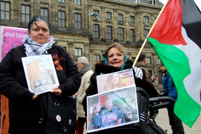 Hollanda'da onlarca kişi Filistin'in cesur kızı için toplandı