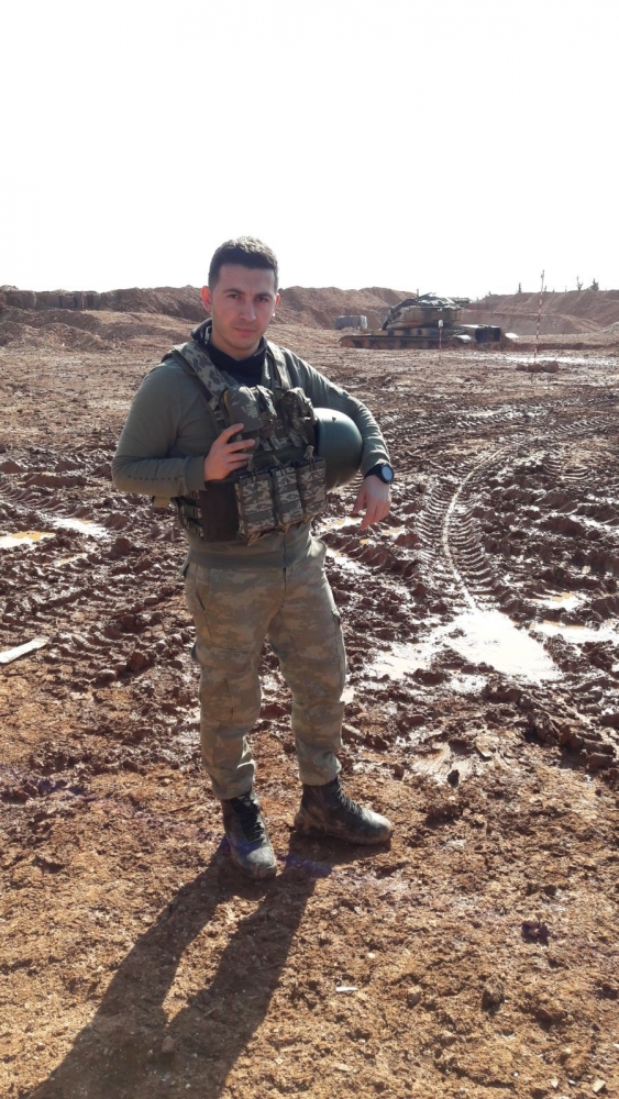 El Bab'ta görevde olan asker eşinin Sevgililer Günü’nü kutladı