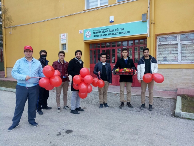 İmam Hatip öğrencilerinden örnek davranış