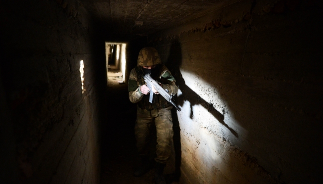 Mehmetçik tünellerde terörist avında