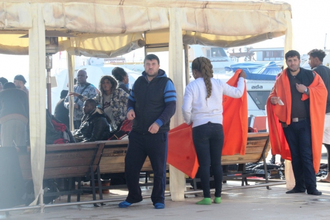 Ayvalık’ta 55 kaçak göçmen yakalandı