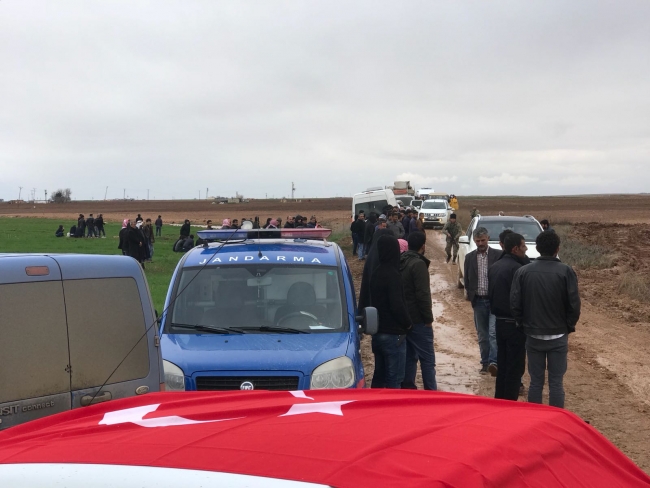 Şanlıurfa'da askeri araç dereye devrildi