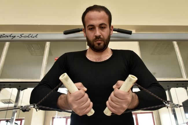 Askere gidebilmek için 3 ayda 32 kilo verdi