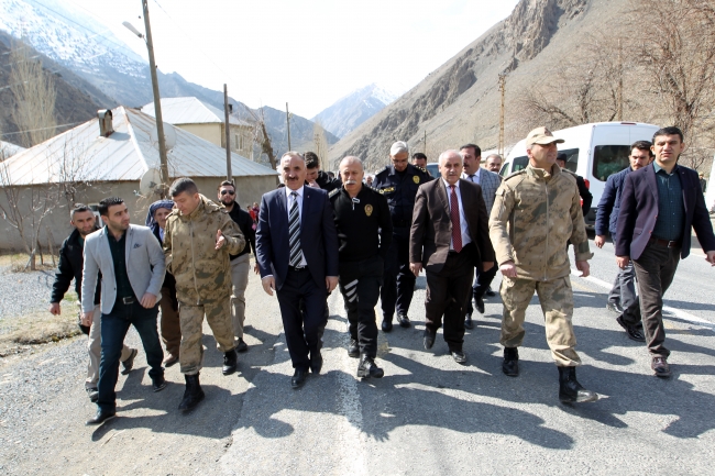 Hakkari'de polis ve askerden anlamlı ziyaret