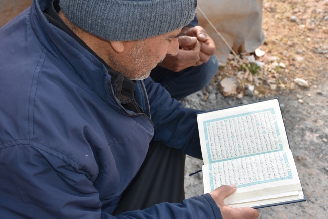 YPG/PKK insanların paralarını çalıyor, yiyeceklerini alıyor