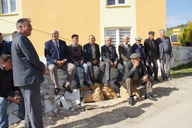 Kahve kapanınca duvar üstünde buluşmaya başladılar