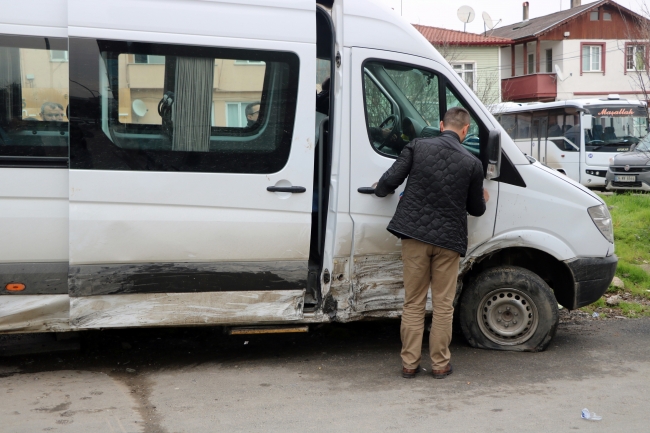 Öğrenci servisi ile panelvan çarpıştı: 4'ü öğrenci, 6 yaralı