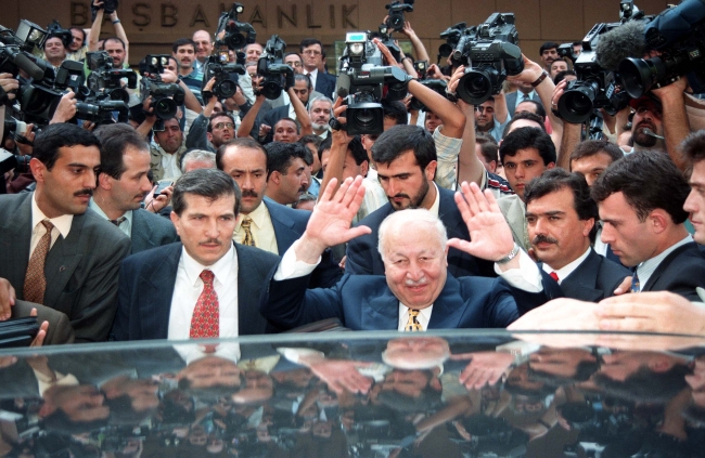 'Dava'ya atılan imza: Necmettin Erbakan