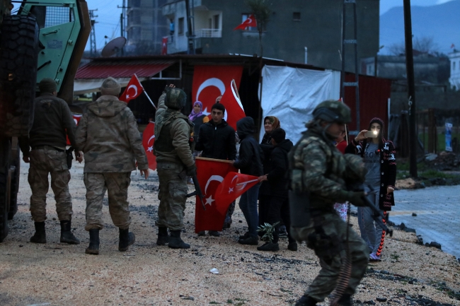 JÖH ve PÖH ekipleri sınıra sevk edildi