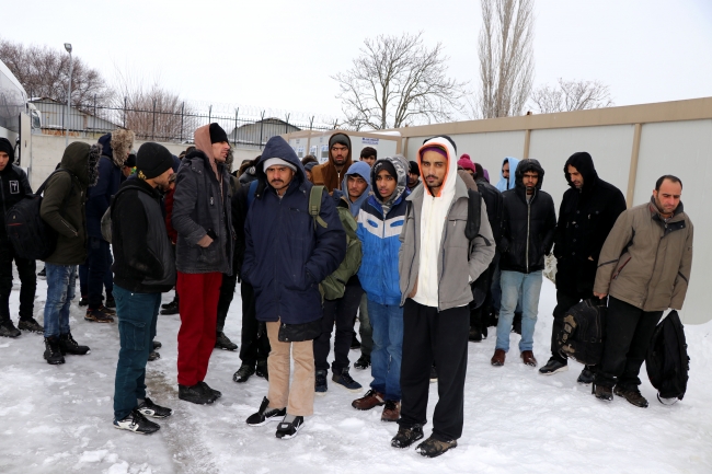 Yunanistan güvenlik güçlerince kaçakların "geri itildiği" iddiası