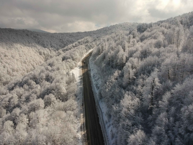 Kar yağışı Domaniç Dağları'nı beyaza bürüdü