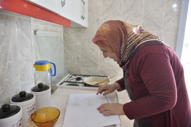 Mardinli 61 yaşındaki Azize teyzenin okuma aşkı