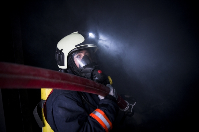 Başkentin tek kadın itfaiyecisi alevlere meydan okuyor