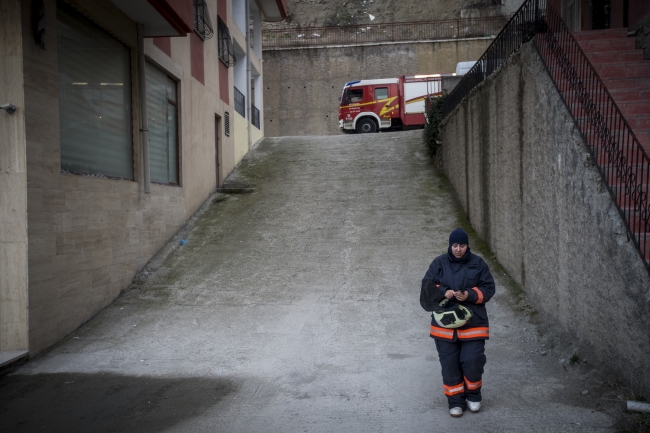 Başkentin tek kadın itfaiyecisi alevlere meydan okuyor