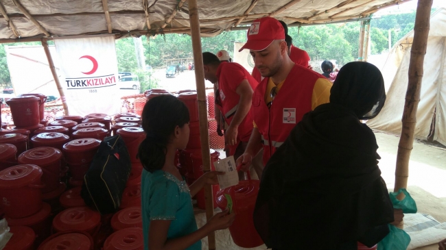 Şarkıcı Maher Zain Türk Kızılayı gönüllüsü oldu
