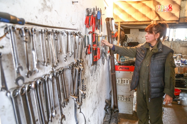 Bakü'de 5 yıldır araba tamirciliği yapıyor