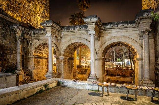 Antalya'nın geçmişe açılan kapısı "Kaleiçi"