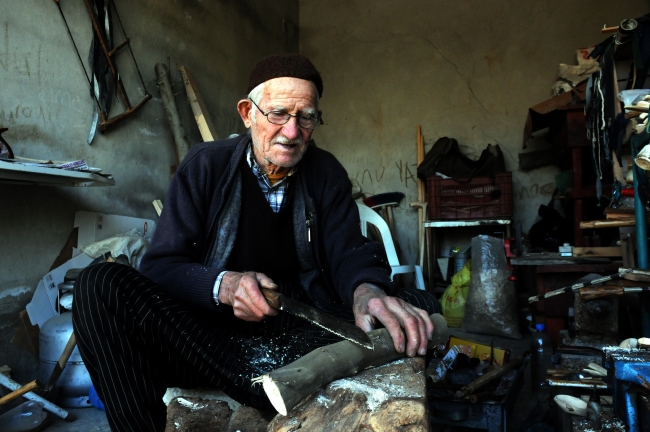 Unutulmaya yüz tutmuş ahşap oymacılığı yaşatılmaya çalışılıyor