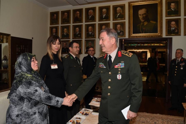 Genelkurmay Başkanı Akar, şehit yakınlarıyla buluştu