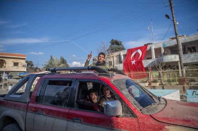 Cinderes'te YPG/PKK'lı teröristlerin izleri siliniyor