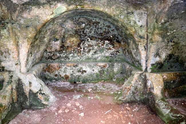 Hatay'da bulunan Roma dönemi kaya mezarları turizme kazandırılacak