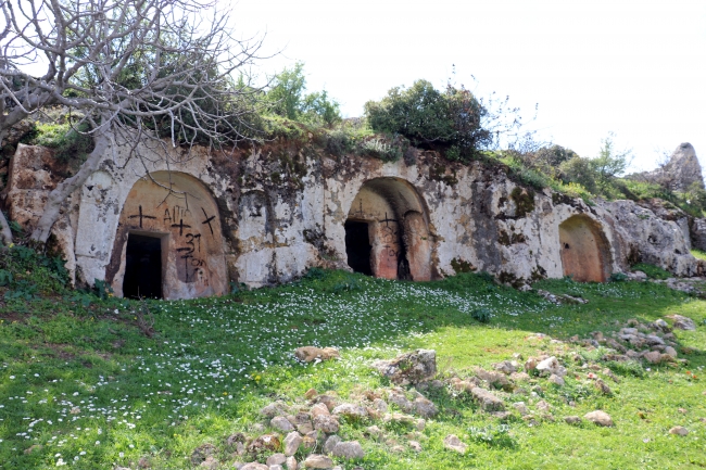 Hatay'da bulunan Roma dönemi kaya mezarları turizme kazandırılacak