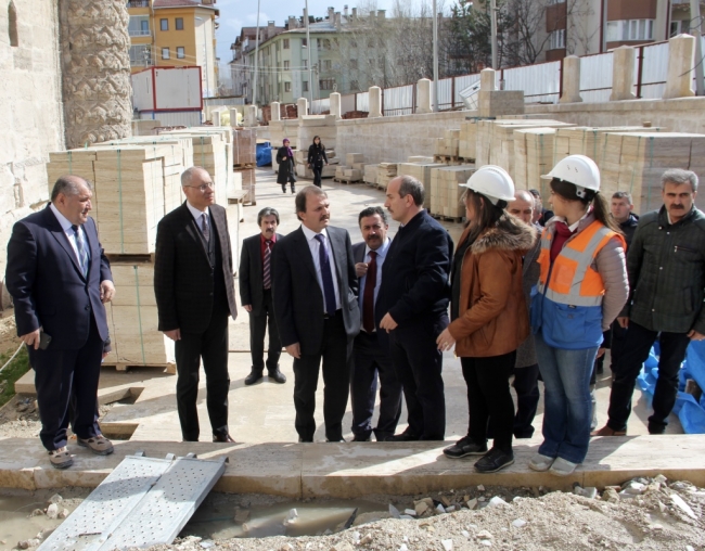 Yurt dışındaki vakıf eserleri ayağa kaldırılıyor