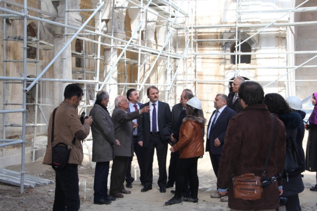 Yurt dışındaki vakıf eserleri ayağa kaldırılıyor