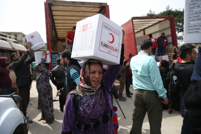 Türk Kızılayı'nın yardım eli, Afrinlilere de ulaştı
