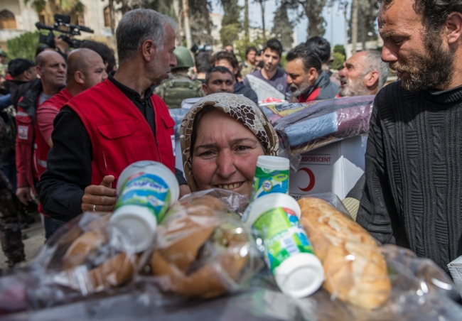 Türk Kızılayı'nın yardım eli, Afrinlilere de ulaştı