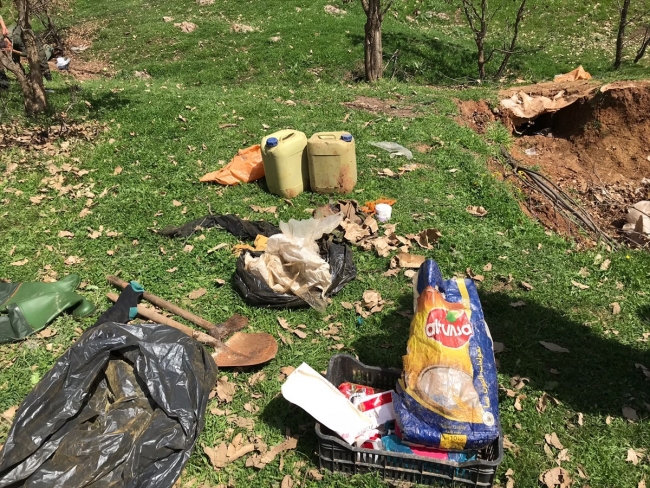 PKK'lıların görüntülenmemek için kullandıkları malzemeler bulundu