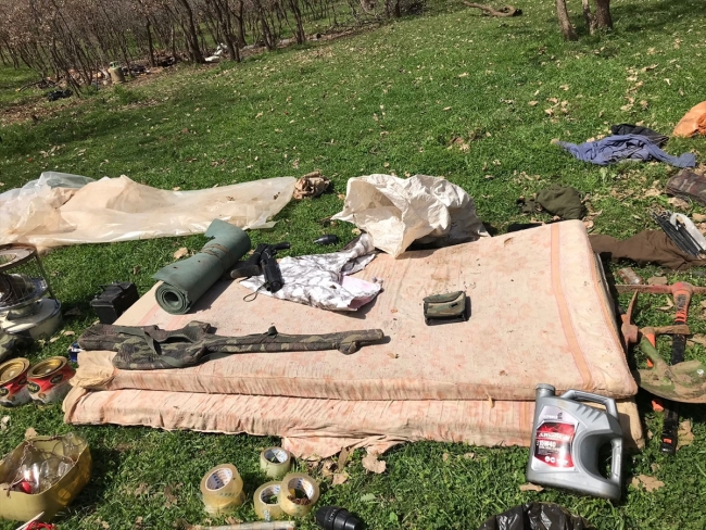 PKK'lıların görüntülenmemek için kullandıkları malzemeler bulundu