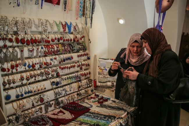 Gazze'de Filistin kültürüne ait ürünler sergileniyor