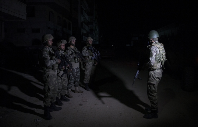 Mehmetçik'ten Afrin'de gece devriyesi