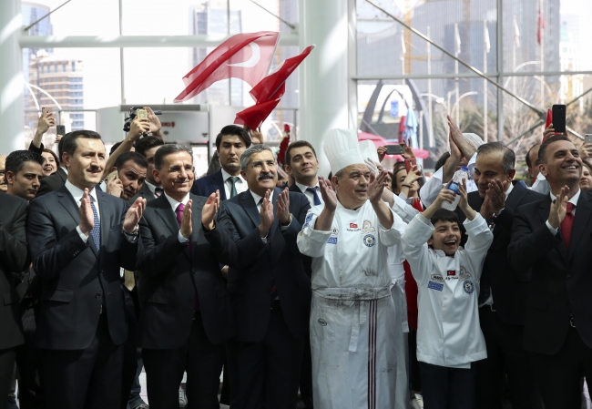 "Dünyanın en büyük baklavası" başkentte yapıldı