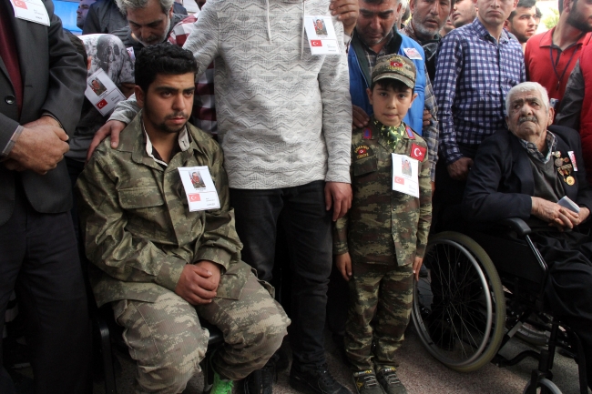 Afrin şehitlerini on binler uğurladı